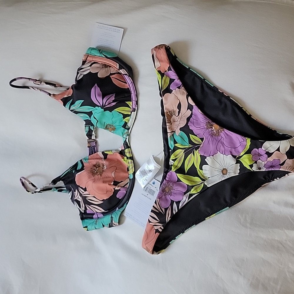 O'Neil Bikini - Picture 3 of 4
